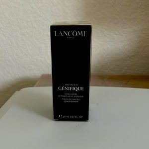 Strengths the skins protective moisture barrier for heathy and glowing skin.